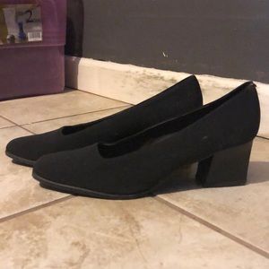 Black professional dress heels.